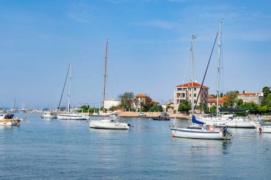 Zadar, Hırvatistan - 18.09. 2023 - Hırvatistan 'ın Zadar kıyı kentinde liman