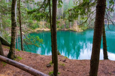 Çek Cumhuriyeti, Adrspach 'taki rock kasabasında göl