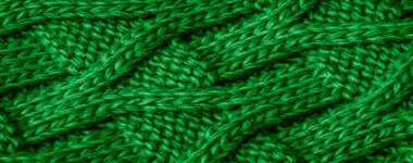 İlginç desenli yeşil pamuk kumaş.