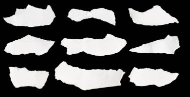 Siyah izole bir arkaplan üzerine beyaz bir kağıt parçası