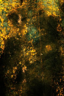 Renkli eski soyulmuş boyalarla boyanmış bir duvar.