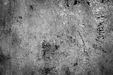 Beyaz eski soyan boyayla boyanmış siyah bir duvar.