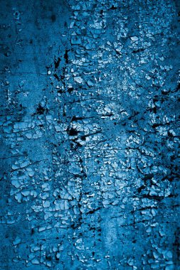 mavi duvar beyaz eski soyan boyayla boyanmış.