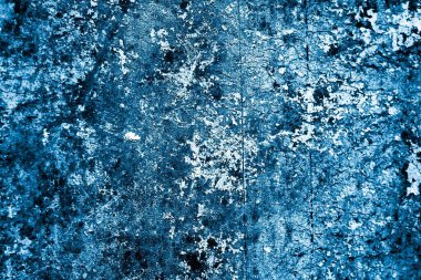 mavi duvar beyaz eski soyan boyayla boyanmış.