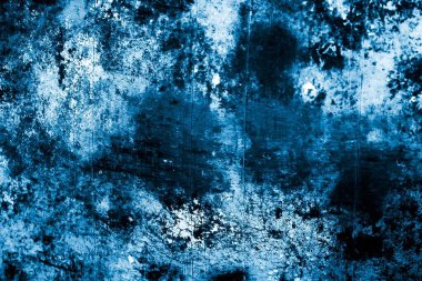 mavi duvar beyaz eski soyan boyayla boyanmış.