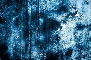 mavi duvar beyaz eski soyan boyayla boyanmış.