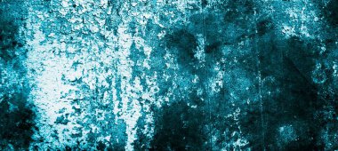 mavi duvar beyaz eski soyan boyayla boyanmış.