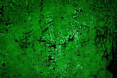 Beyaz, eski, soyulmuş boyayla boyanmış yeşil duvar.