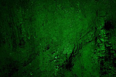 Beyaz, eski, soyulmuş boyayla boyanmış yeşil duvar.