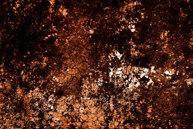 turuncu duvar beyaz eski soyulmuş boyayla boyanmış.