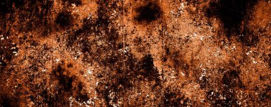 turuncu duvar beyaz eski soyulmuş boyayla boyanmış.