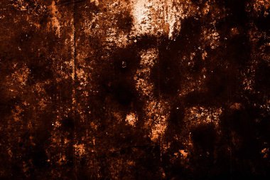 turuncu duvar beyaz eski soyulmuş boyayla boyanmış.