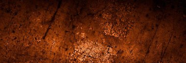 turuncu duvar beyaz eski soyulmuş boyayla boyanmış.