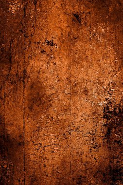 turuncu duvar beyaz eski soyulmuş boyayla boyanmış.