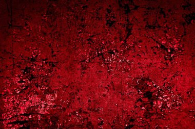 kırmızı duvar beyaz eski kabuk boyasıyla boyanmış.