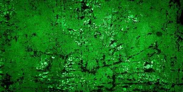 Beyaz, eski, soyulmuş boyayla boyanmış yeşil duvar.