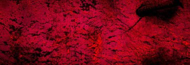 Kırmızı boyayla boyanmış eski duvar