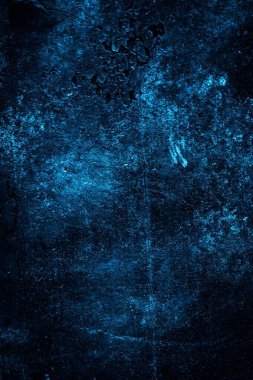 mavi boyayla boyanmış eski duvar