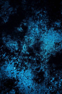 mavi boyayla boyanmış eski duvar