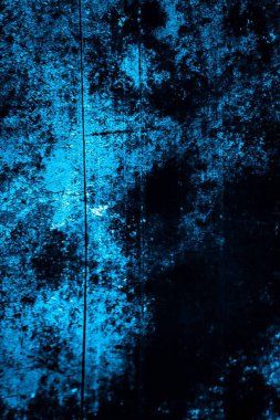 mavi boyayla boyanmış eski duvar