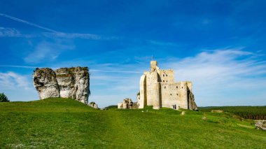 Mirow 'daki kalenin eski kalıntıları.