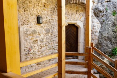 Mirow 'daki kalenin eski kalıntıları.