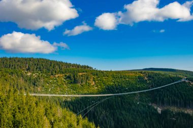 Snieznik Dağı 'ndaki Gökyüzü Köprüsü