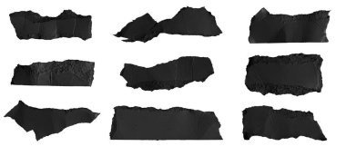 Beyaz izole arkaplan üzerine siyah kağıt parçaları