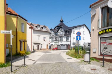 Ustka, Polonya - 25.06.2024 - Ustka 'da ilginç binaları olan sokaklar