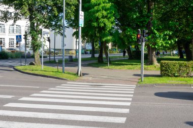 Ustka 'da trafik ışıklarıyla yaya geçidi