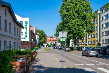 Ustka, Polonya - 24.06.2024 - Ustka 'da ilginç binaları olan sokaklar