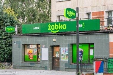 Ustka, Polonya - 26.06.2024 - Ustka 'da zabka zinciri mağazası