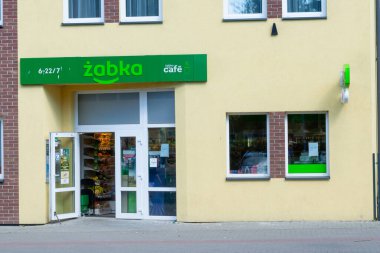 Ustka, Polonya - 25.06.2024 - Ustka 'da zabka zinciri mağazası
