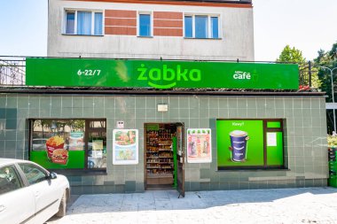 Ustka, Polonya - 25.06.2024 - Ustka 'da zabka zinciri mağazası
