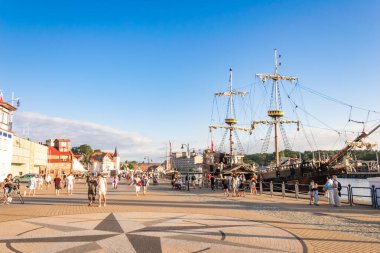 Ustka, Polonya - 25.06.2024 - Ustka limanında yolcu gemisi