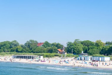 Ustka, Polonya - 24.06.2024 - Ustka sahilindeki insanlar