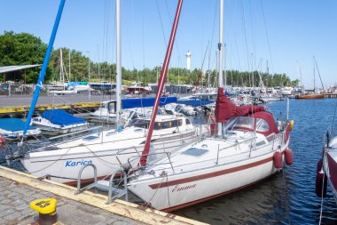 Ustka, Polonya - 25.06.2024 - Ustka limanına demirlemiş yatlar