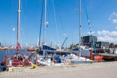 Ustka, Polonya - 25.06.2024 - Ustka limanına demirlemiş yatlar