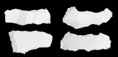 Siyah izole bir arkaplan üzerine beyaz bir kağıt parçası