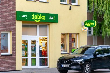Ustka, Polonya - 26.06.2024 - Ustka 'da zabka zinciri mağazası