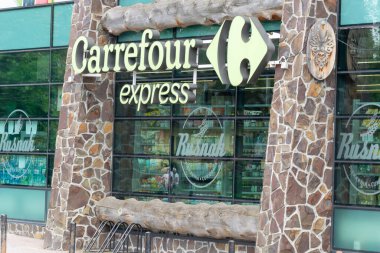 Zakopane, Polonya - 12.07.2024 - Carrefour market Zakopane