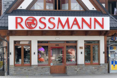 Bialka Tatrzanska, Polonya - 14.07.2024 - Rossmann zincir mağazası Bialka Tatrzanska 'da