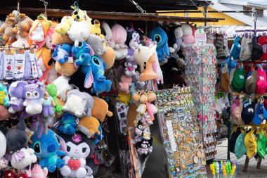 Zakopane, Polonya - 12.07.2024 - Zakopane 'de giysi ve hediyelik eşya tezgahı