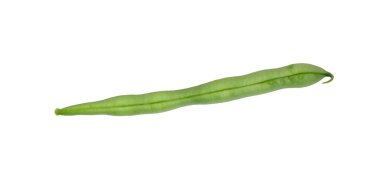 Beyaz arkaplanda yeşil fasulyeler izole