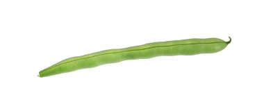 Beyaz arkaplanda yeşil fasulyeler izole