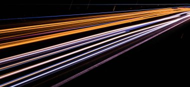 Geceli arabaların ışıkları