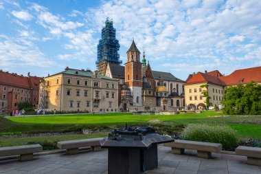 Krakow, Polonya - 08 Eylül 2024 Krakow 'daki Wawel Kraliyet Kalesi