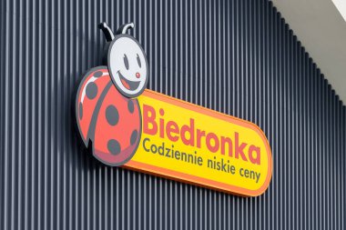 Jaroszowice, Polonya - 14 Temmuz 2024 - Jaroszowice 'de Biedronka market zinciri