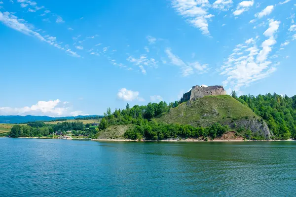 stock image Czorsztyn reservoir in Niedzica in the Polish mountains