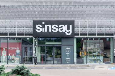 Jaroszowice, Polonya - 14 Temmuz 2024 - Sinsay zinciri Jaroszowice 'de